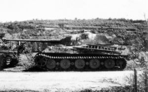 Tiger II mit dem seltenen Porscheturm 1944 in Frankreich